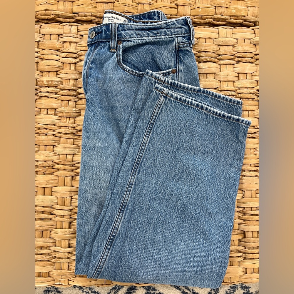 Abercrombie & Fitch Curve Love, The Loose, High Rise Jeans